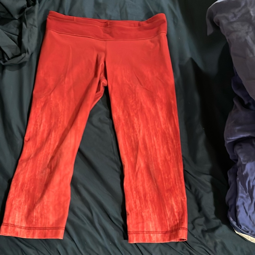 Under Armour capri leggings maroon